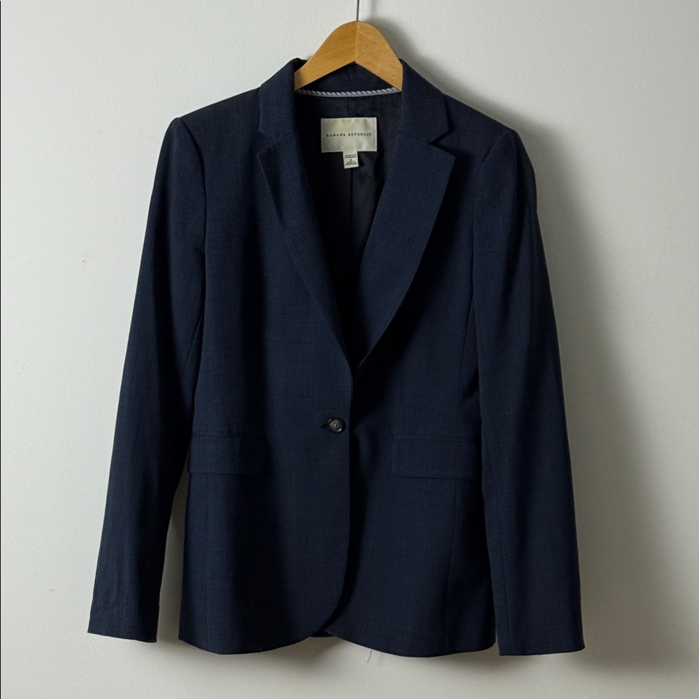 Banana Republic Navy Blazer size 6 stretchy fabric